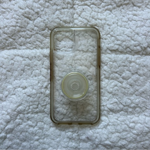 iPhone 12 Pro - 6 Protecting Cases - Picture 6 of 7